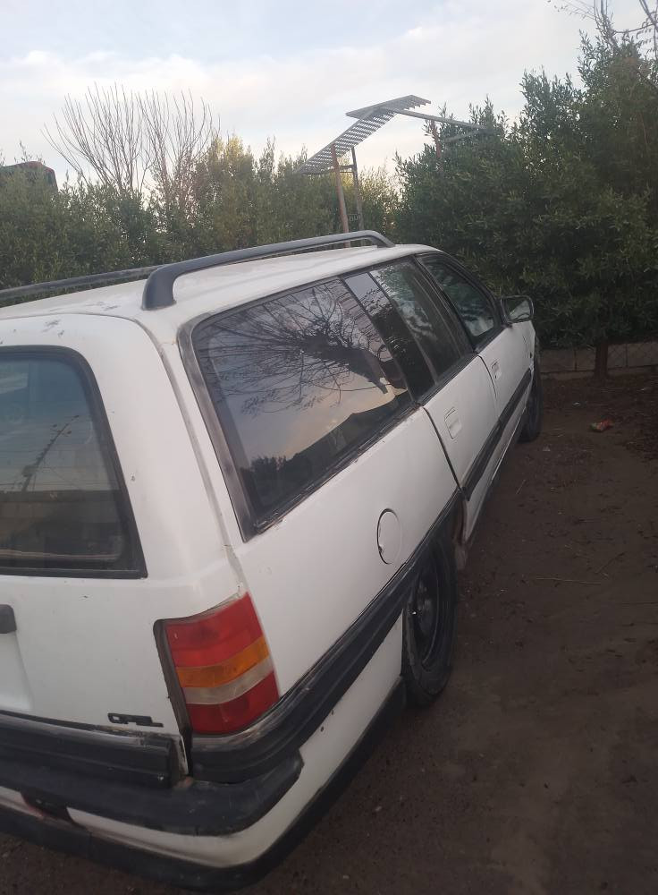 السلام عليكم ورحمه الله وبركاته 
اخوان سياره اوبل اوميكا موديل ١٩٩١ 
محرك ٢٠ المرغوب اللون الابيض
محرك كير كهربائيات  بشرط 
شاشه مسجل بلوتوث وتدفه فول كله شرط دواخل نضيفه 
رقم نينوى سنويه ابيض مسوي فيها وكاله مسبقا انطيك بشرط مكاتبه صاحبها في حي الطيران نينوى
 مكاني اربيل بيع مستعجل وسعرها فول مناسب ١٣ وبيه مجال 
رقم الموبايل عليه وتساب ***********
