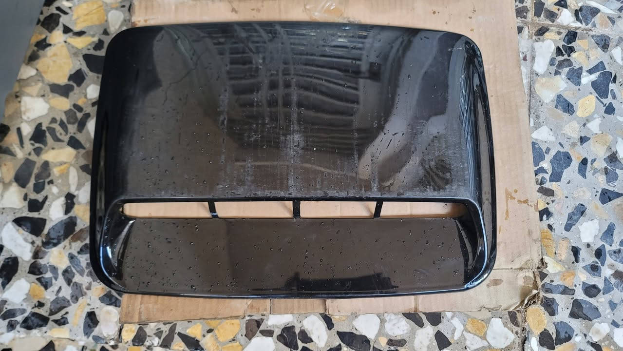 من رخصه الادمن الغالي 

بك لايت لد تجاري اصلي 75 الف
بك لايت تفصيخ 50 الف 
فتحت بنيد 10 الف 
مري شفط اصلي تفصيخ 50 الف 
ويل كب فوسنك هوه والتايرات ثنين جدد وثنين نص عمر 250 الف 
بطاين تفصيخ 60 الف 

***********
