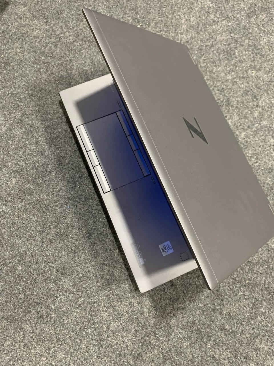 لابتوب HP ZBook Fury 15 G7 للبيع 
مناسب جداً لأعمال التصميم الهندسي وبرامج مثل AutoCAD وRevit بفضل كرت Quadro
قوي في المونتاج وتحرير الفيديو بدقة 1080p وحتى 4K بشكل جيد
ممتاز للبرمجة الثقيلة وتشغيل عدة برامج ومحاكيات بنفس الوقت
يناسب الأعمال المكتبية والدراسة وتعدد المهام بدون أي بطء
يشغل الألعاب المتوسطة إلى القوية لكن ليس مخصص للألعاب بشكل أساسي
HP ZBook Fury 15 G7
i7 10th H 2.70GHz 12CPUs
16 GB DDR4 2667 1 of 4
512 GB - SSD 
Intel (R) UHD Graphics 8 GB
NVIDIA Quadro T2000 with Max-Q Design 4GB
كيبوردها ليزري ضوئي AE
دقة الشاشة FHD
عدد القطع 1 
السعر  780 الف 
يوجد توصيل


**إذا كنت صاحب هذا الإعلان وتريد حذفه لأي سبب، رجاءا أرسل رسالة إلى الدعم الفني**