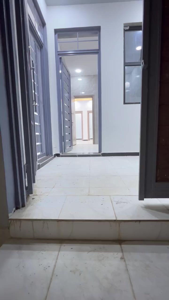 بيوت للبيع العدد 3 

الموقع خلف مطعم حياوي من جهة باب الجامعه الخلفي 

لكل بيت مساحته / 150 متر 
~~~~~~~~~~~~~~~~~~~~~~~~~~~~~~~
تفاصيل البيوت 
طابق واحد لكل بيت 
صاله ومطبخ وغرفتين نوم نظام سويت واستقبال وصحيات 

بناء حديث كونكريت مسلح 
_____________________________________
الاستفسار 

***********
***********
