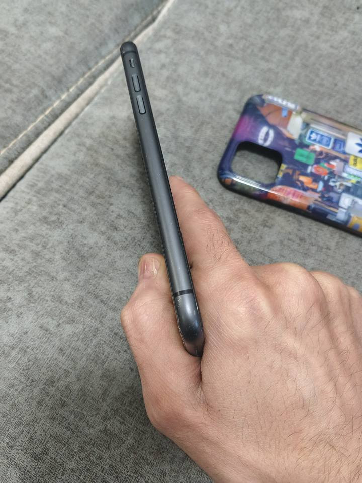 ‏السلام عليكم ايفون 11 للبيع
‏ذاكره 128
‏بطاريه 74
‏جهاز مبدل شاشه اصليه مال جهاز ثاني واضحه بلصور وراجع بلادي مكفول من اي عطل وبي ضمان شكد متريد السعر 175 مكاني بغداد العطيفيه الثانيه 
‏*********** وتساب
‏***********
