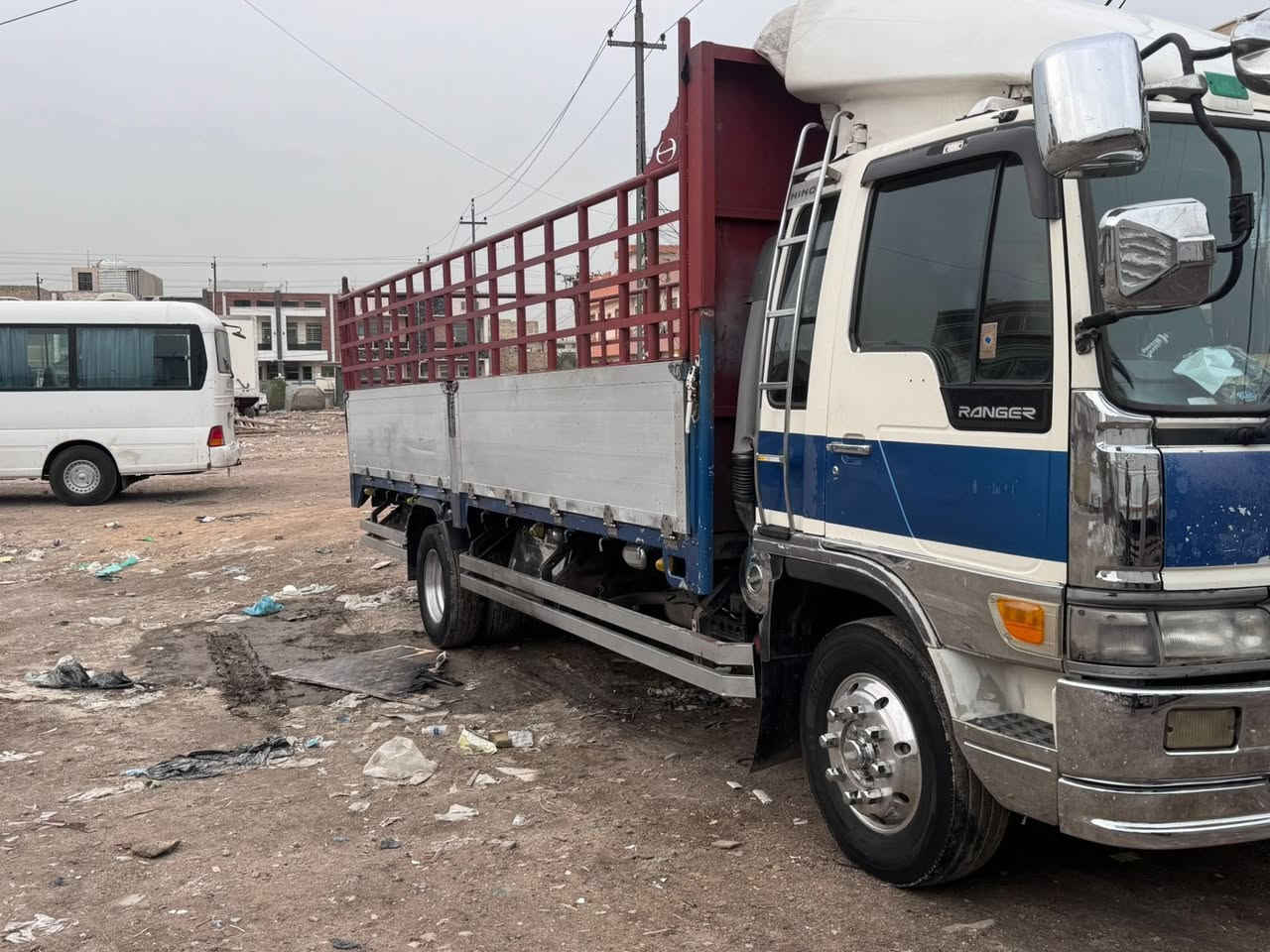 ‏سلام عليكم هينو انكر 8 برغي مكينة 80 أبو الخطين طول ستة وربع السيارة باسمي تفتيح تخفيض الريموت كاميرا على شاشة باسمي موديل 97 رقم بغداد عنوان السيارة بغداد رقم الهاتف ***********

