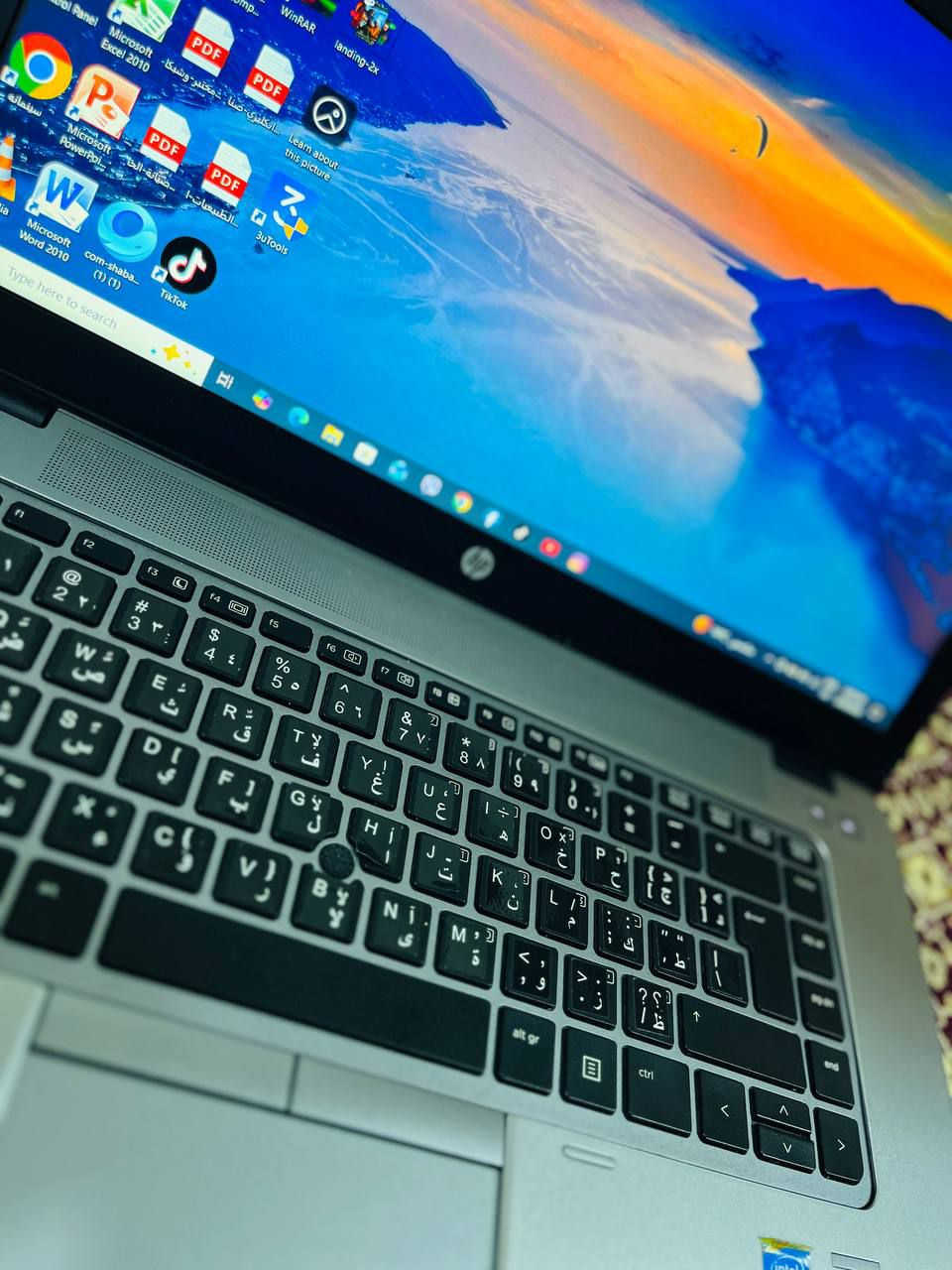 سلام عليكم لابتوب hb نضيف حيل ومستخدم قليل ويا الشاحنه والجنطه مكاني الجانب الايسر السعر 200
 ‏‪***********‬‏
