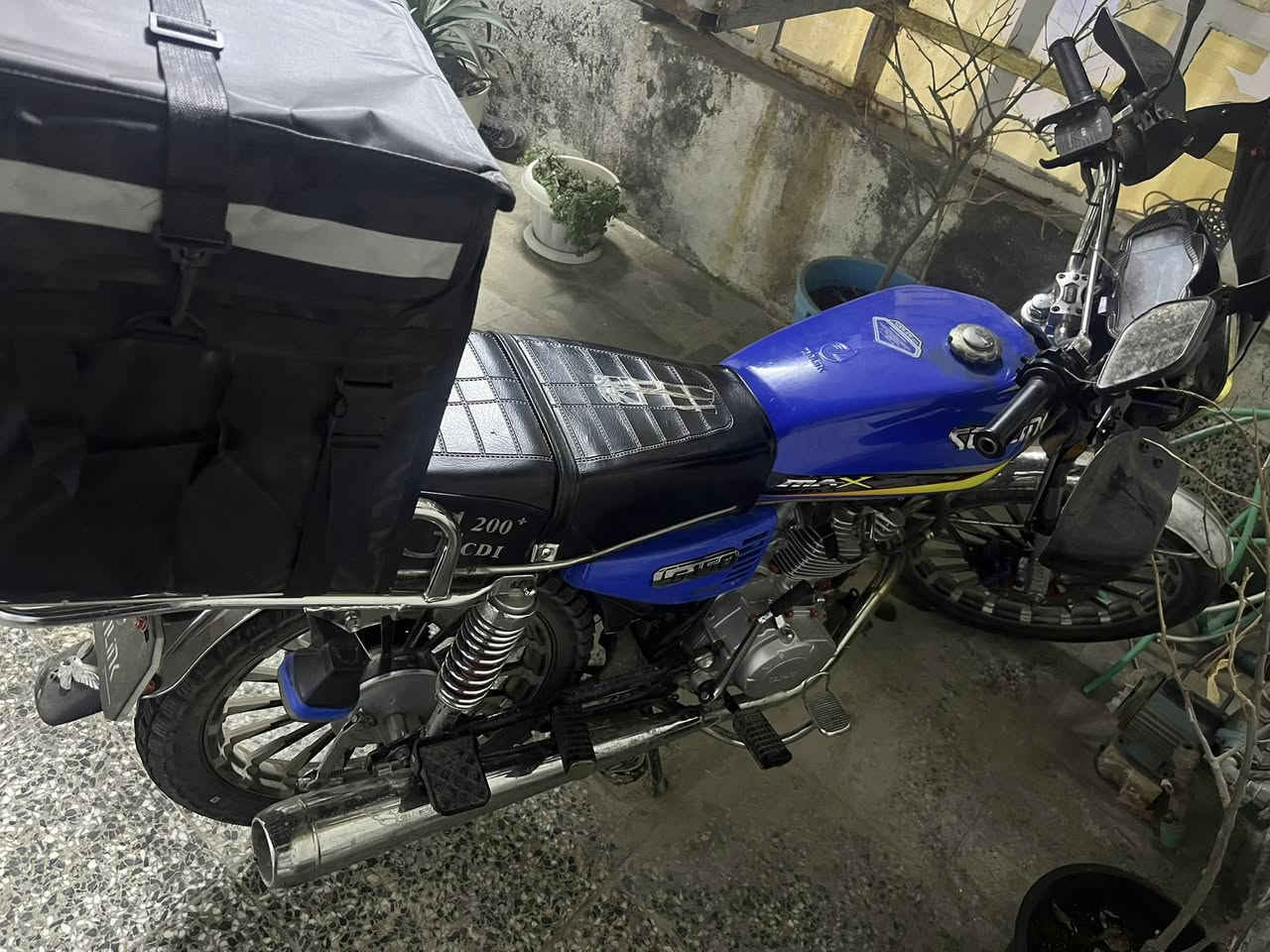 سولنك 2025 200cc الدراجة نضيفة قفل 750 الف عنواني الشعب الواقيات هدية وياها
***********
