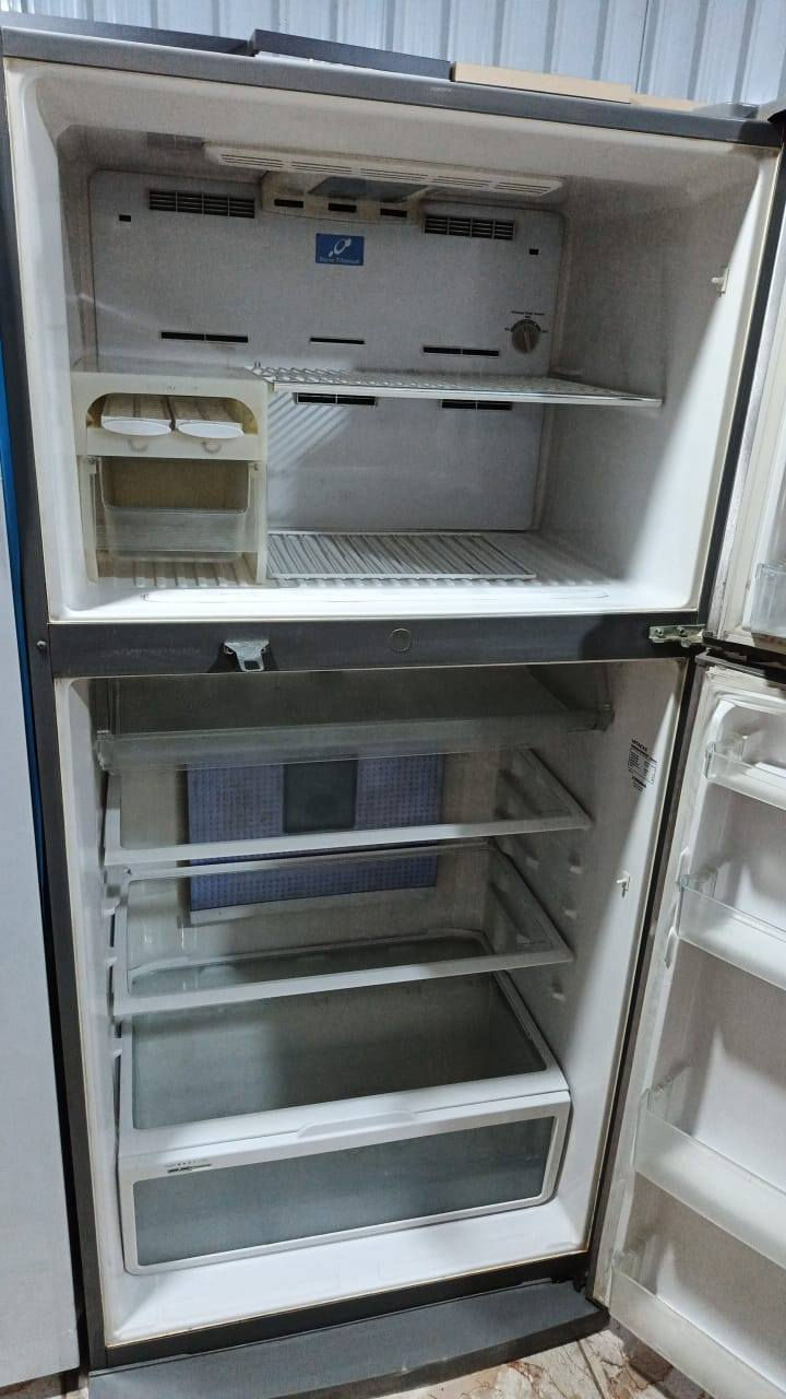 السلام عليكم ورحمة الله
للبيع أغراض بيت نظاف وماركات اصليه 
غساله ملابس عملاقه فول اوتوماتيك نوع(( سامسونج)) تايلندي الأصلي
 حجم ٢٤ كيلو
 ديجيتال انفيرتر
أبواب هايدروليك
 حوض ستانلس ستيل الأصلي
 شاشه لمس
نظافه ١٠٠ بالمئة
بلاديه بوضع الشركة قطعه نظيفه جدا مركبة فضائيه مو غساله السعر المطلوب 600 الف

ثلاجه نوع ((هياشي ))الأصلي
 حجم ٢٨ قدم
 عملاقه بمعنى الكلمه
 أبواب ستانلس ستيل
 مقابض قويه بيه بعض الرصعات الخفيفة بالباب
 بلاديه عل وضع الشركة السعر المطلوب 500 الف
العنوان
ألفلوجة حي الجغيفي الثانيه شارع ملعب النجمة الرياضي بعد مه تخلص علوه المخضر تحسب رابع فرع عل اليسار مثبت لافته براس الفرع
للاستفسار
***********
***********
***********
