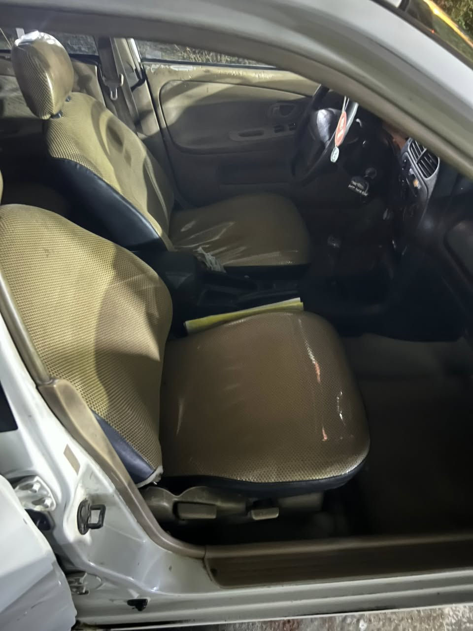 سلام وعليكم 
سيارة للبيع 
نوع سيارة ماتسيوبوشي ميراج 
موديل 2000
سنوية حديث لسنة 2030
رقم انكليزي بغداد 
سيارة جاهزة كامل مواصفات مال بيت تدفئه مع تبريد 
تخم تاير جديد دواخل مال شركة + كير ومحرك مكفول كفالة عامة بدون صبغ مثل ما موضح في الصور 

السعر  على خاص 
رقم الموبايل :*********** للأتصال
‎*********** واتساب فقط 
العنوان بغداد ابي غريب
