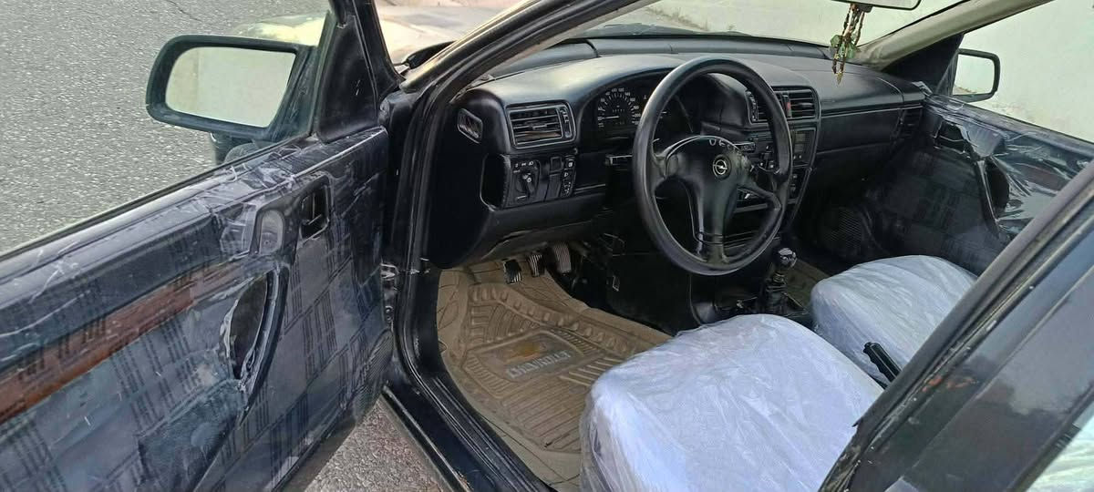 فكترا.   93
محرك حجم.  20 ...كير عادي....سنوية ابيض 
شرط تحويل من الشرعي 
سيارة بدون ضرر وحادث 
....السقف بي معجون....بدون دكم....دكم كلها سليمة...
سيارة... تخم اطارات جديدة....جام كدام كهرب...قفل مركزي....
السعر......  19 ... ورقة ومجال 
العنوان... قضاء بردرش 
***********
