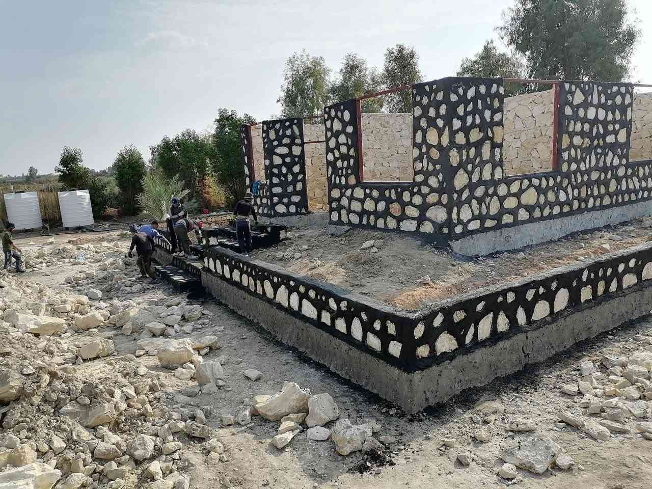 من يرغب ببناء الحجر أو الأستفسار يرجى الاتصال على الرقم التالي أو مراسلة الصفحه ونحن في خدمتكم *********** واتساب 
*********** شغل درجه اولى وحسب الديكورات المطلوبه نشتغل كرسته وعمل السياج عالمتر المربع والبيت حسب الخريطه وبأسعار مناسبه
