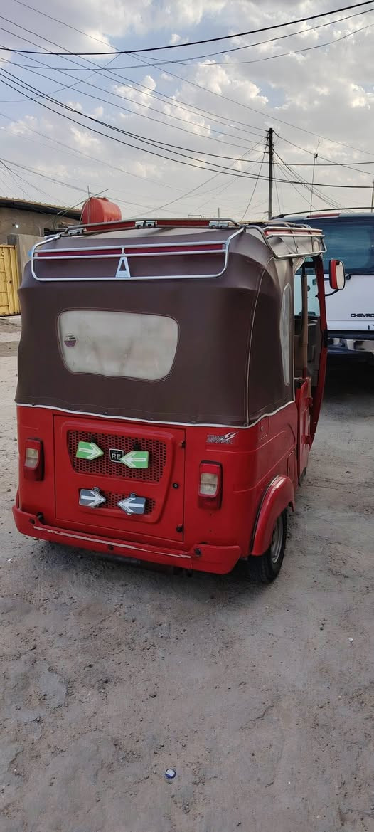 سلام عليكم تكتك باجاج 22 رقم وسنويه شهر 8 كفاله عامه بدي ومكينه جاهزه تخم تاير جبلي مسجل كبل لشارع مابيه اي نقص لسعر9200 وبيه مجال مكاني بصره القبله شارع لبرج ( *********** ) متواجد واتساب وتصال عل خط
