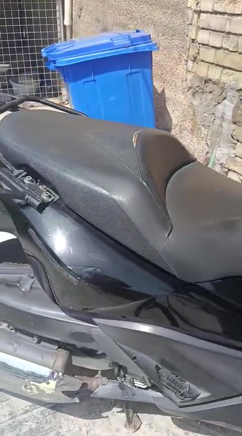 من رخصه ابو الكروب هاي متاح دراجه فاز ماشيه 33 الف مكاني بغداد جديده نعيريه رقم ***********.
