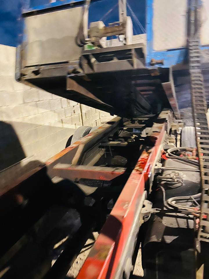 هينو سطحه للبيع رقم بصره سنويه ل27 مكينه 70 سوبر بدي ياباني جاهزه للشغل مابيها اي نقص عنوان البصره للاستفسار ***********
