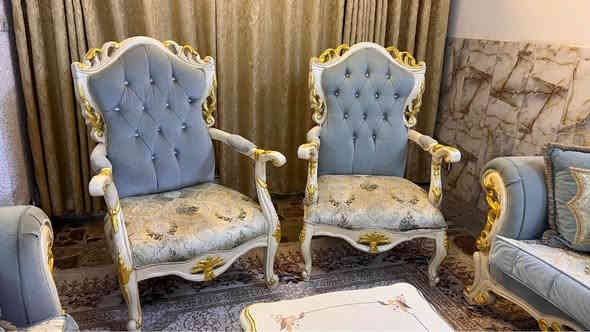 8 مقاعد تركي خشب زان مع طبله وسطيه نظيف جداً السعر ٧٥٠ مكانه المنصور *********** بغداد
