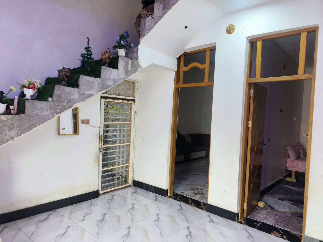 سلام عليكم بيت البيع 160متر الواجهه 8 نزال 20  حي الحسين الجديد  زراعي حجي وهاب   طابو زراعي سند 25 يحتوي على غرفتين صاله  ***********
