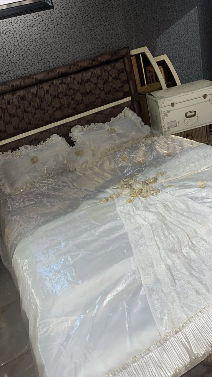 فرشه عرس عرض خاص ٥٥ الف وياها الجنطه مالتها وبيها مجال غير مستخدمه  
العنوان الديوانيه التقيه الثالثه ماعندي توصيل 
و الورديه بـ ٣٠ الف وبيها مجال غير مستخدمه ايضاً


**إذا كنت صاحب هذا الإعلان وتريد حذفه لأي سبب، رجاءا أرسل رسالة إلى الدعم الفني**
