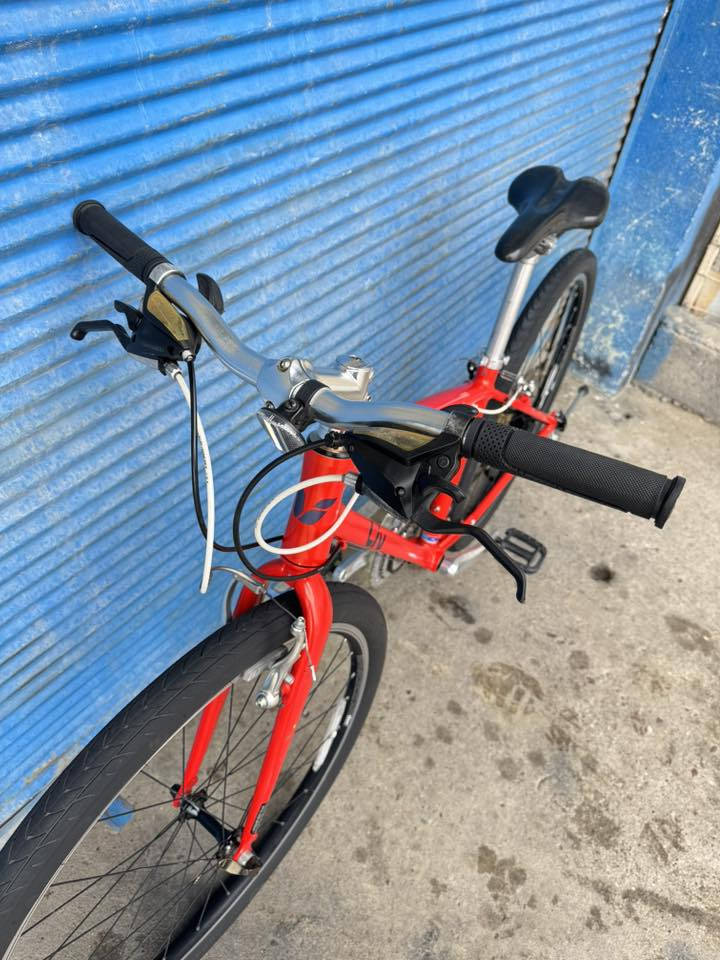 السلام عليكم اخوتي الطيبين جبلي حجم 27 ونص 
قياس XS ماركة (GIANT) فئة ليف غني عن التعريف 
سستم شيمانوا التوس نمره  3/8  بدلات شيمانوا 
سحب دفع معدنه المنيوم مديل حديث لون مميز 
الدراجة عل وضع شركة بلادي نظافتهاا وتفصيلهاا 
وضحه بل صوره سعرهاا 190 الف وبي مجال اخوتي 
عنوني موصل للتواصل *********** تتوفر خدمة
توصيل جميع محافظات العراق وتحياتي
