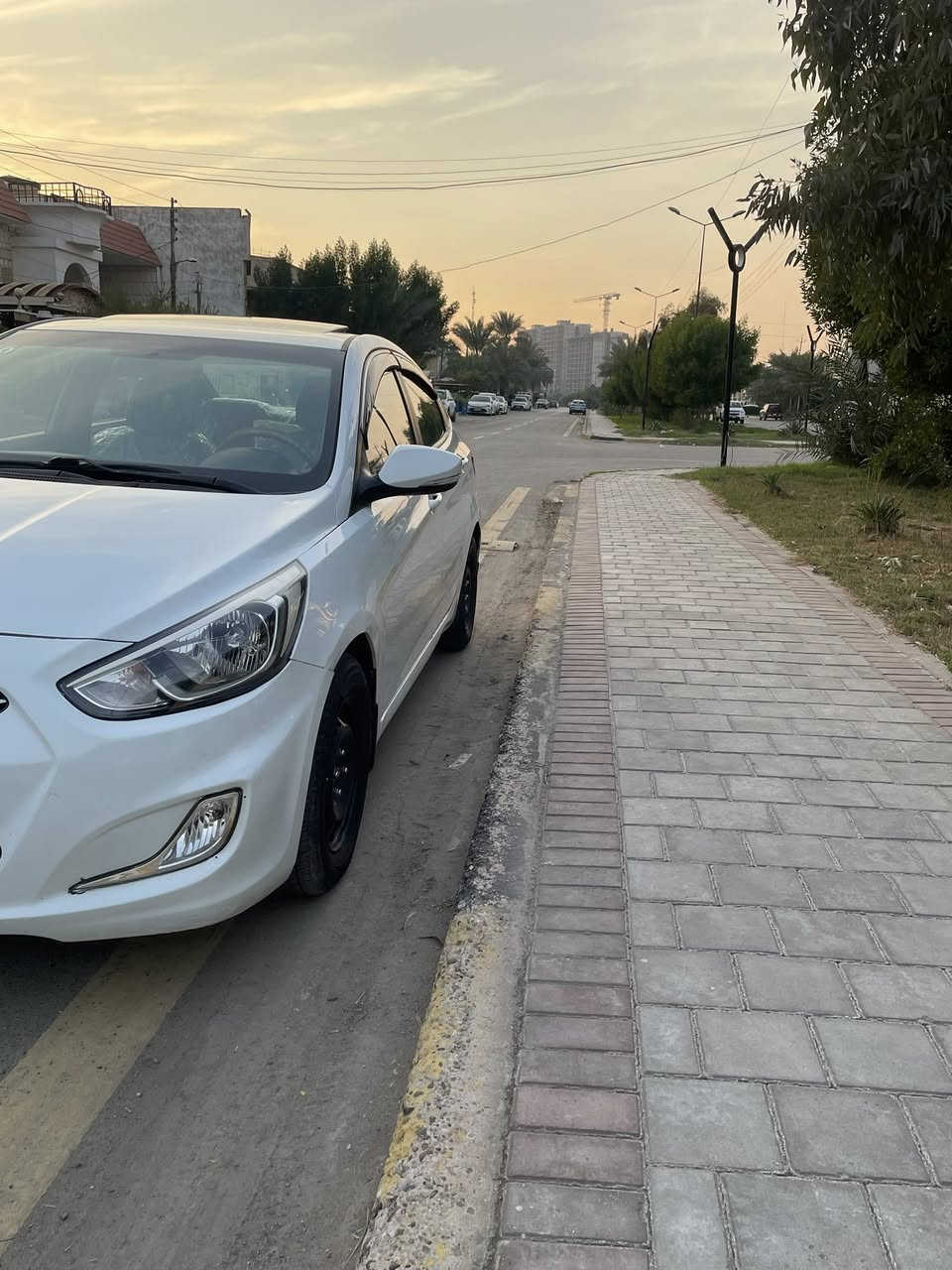 السلام عليكم
هونداي اكسنت خليجية فول مواصفات 1/1 موديل 2016 مكفولة كفاله عاااامه من  الضربة والصبغ والتبديل
عدا  فعصه موضحه داخل المنشور 

رقم بغداد الانكليزي لوحات جديده بأسمي 
سياره كلشي مناقصه جدا نظيفه امانه 

-كير محرك بلاديات ممفتوحات كفاله
-حجم 1600 دوش قطرتين المرغوبه 
-كير اوتماتيك
-نظام Eco 
-لدات زنون  حاجب 
-تبربد +تدفئه شغالات فول 
-صدر جديد تخم تاير جديد
-فتحة سقف سلايد روف
-شاشة كامرة 
- اشاير بالمري 
-داخل لونين بيجي واسود

السعر:-123 $ بيه مجال

العنوان :-بغداد الحريه دور نواب الضباط

 الرقم :- ***********
