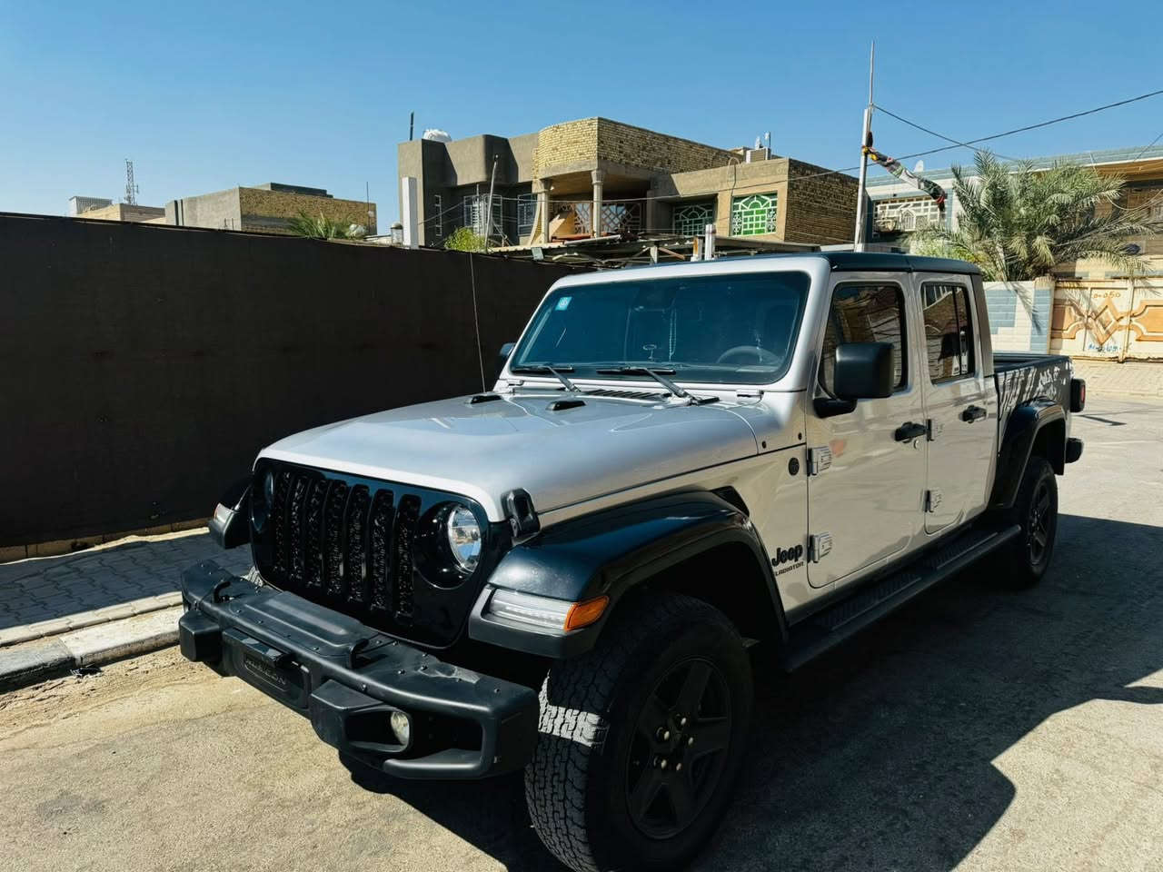 JEEP GLADIATOR
الموديل:2022
حجم المحرك:V6 3600
وارد امريكي حادثها فقط الدعامية الامامية بدون ايرباك وبدون دواخل 
رقم بغداد وتحويل مباشر 
السيارة جديدة بمعنى الكلمة 
السعر: 290 وبيها مجال
للاستفسار الاتصال على الرقم 
***********
