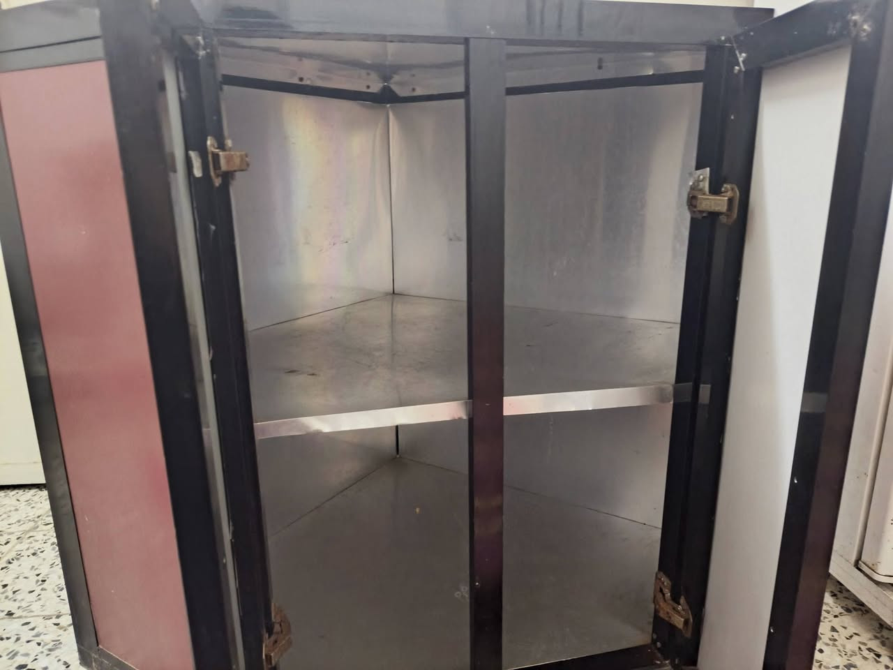 زاويه ألمنيوم نظيف أخو الجديد بابين السعر 30مكاني ألايمن رجم حديد شارع 20
***********
