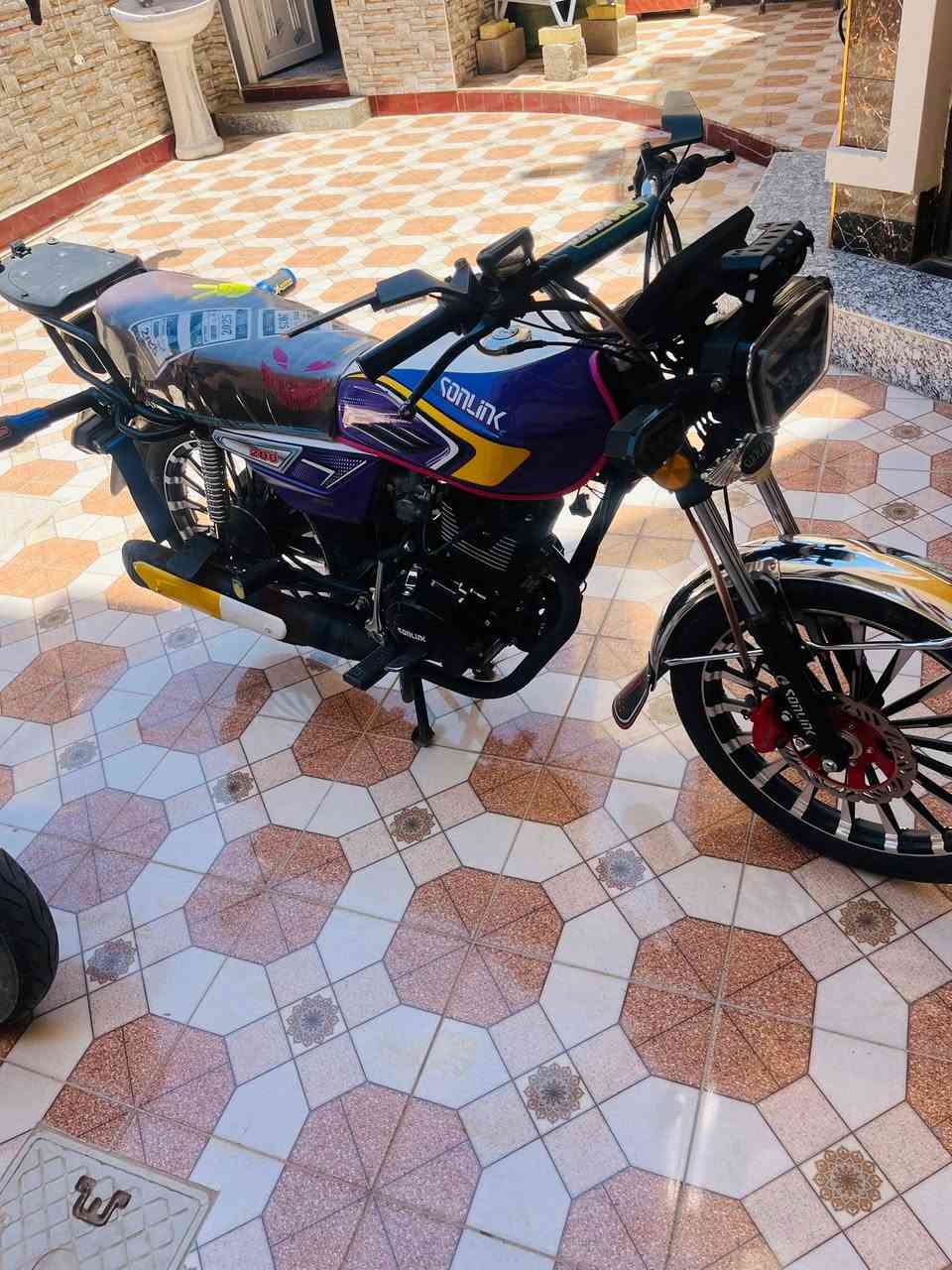 سلام عليكم 
ايراني سونك م 25 
مراوس حسب قناعه🥲❤️
محرك 200cc✈️🔥
ياكل كاع طيران نشط🔥
كهربيات كلشي شغال
بعدهي جديده اخو جديد
شعندك مراوس نزل🫶❤️
***********
متواجد خاص واتس
