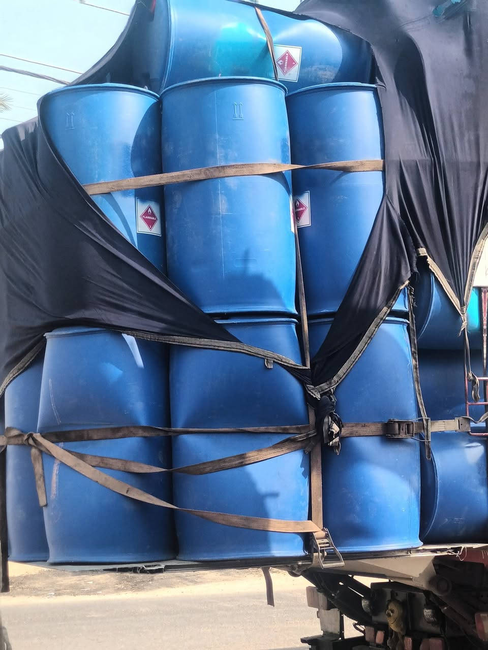 السلام عليكم ورحمة الله 
براميل سوبر قبق جبير ٢٥٠لتر شرط نضيف 
براميل قبقين ٢٥٠لتر  شرط نضيف
سكيب بلاستك ١٠٠في ١٢٠مكاني بابل مركز المدينة  ***********
