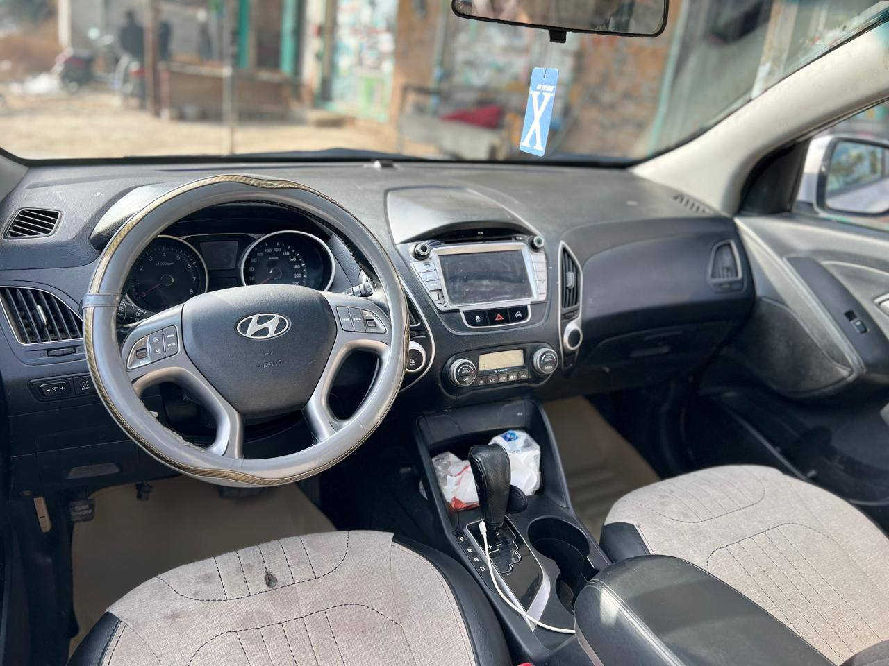 تحيه طيبه اخواني الاعزاء للبيع او مراوس ب سوناتا أو سورنتو او كي فايف حديث
 توسان موديل 2016 خليجي السياره محرك 2000 رقم بغداد ألماني السياره بيه مكانات صبغ ابيع عام اثر غرفه محتركه بدون ضرر @ومعجون السياره نص فول كير مكينه حداديه تخم تاير نضيف السعر 125$ رقم الهاتف***********
مكاني _ كربلاءالحسينيه
