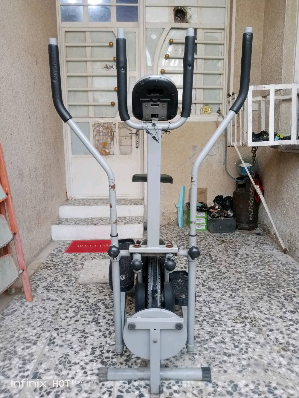 بسكل رياضي مع دوار ♻️ يمين يسار تحكم 10 وضعيات ركض قياس النبض ❤️ 
موقعي 📍 بغداد حي اور السعر 250 وبي مجال بصيط 

رقمي *********** وتساب