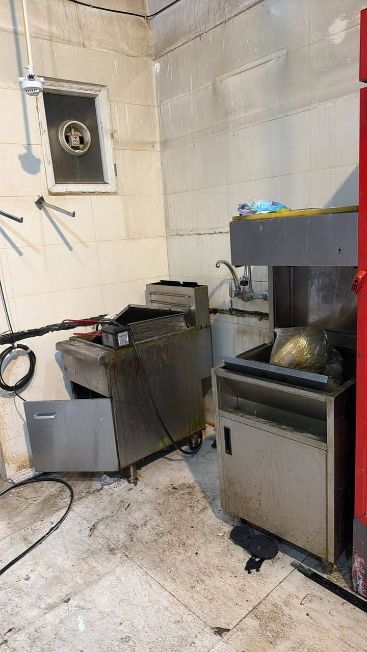 شبابنا الطيبة عندي ذني أجهزة اريدهن طكة نازل شرط الفحص متوازي ع بيعتهن كلش فدوة اروحلكم بس الجاد يخابر او يراسل مكاني كربلاء

بالنسبة للقلاية ٥ مدافع قطعتين متوفرة

العجانة ٥٠ كيلو
البراد مال مقبلات والله طك جيس بس التراب حيل ضالمة

الكرل عندي فلات ٢ وحجري واحد

ميز سل ستيل ١

الأغراض متروكة شباب تفحص الة تاخذ كلة شغال 100%

*********** واتساب موجود
