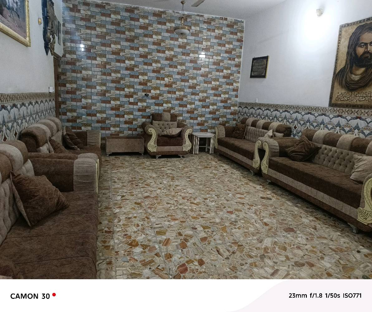 السلام عليكم دار للبيع الشعله السلاميات شارع 15 رابع بيت عن الشارع العام  مساحه 200 متر ماي ومجاري وطابقين  طابو ملك صرف بسمي 
يحتوي علا طرمه وحديقه وستقبال ومطبخ واربع غرف نوم وحولي ارضي وسطحي وصحيات وترك  