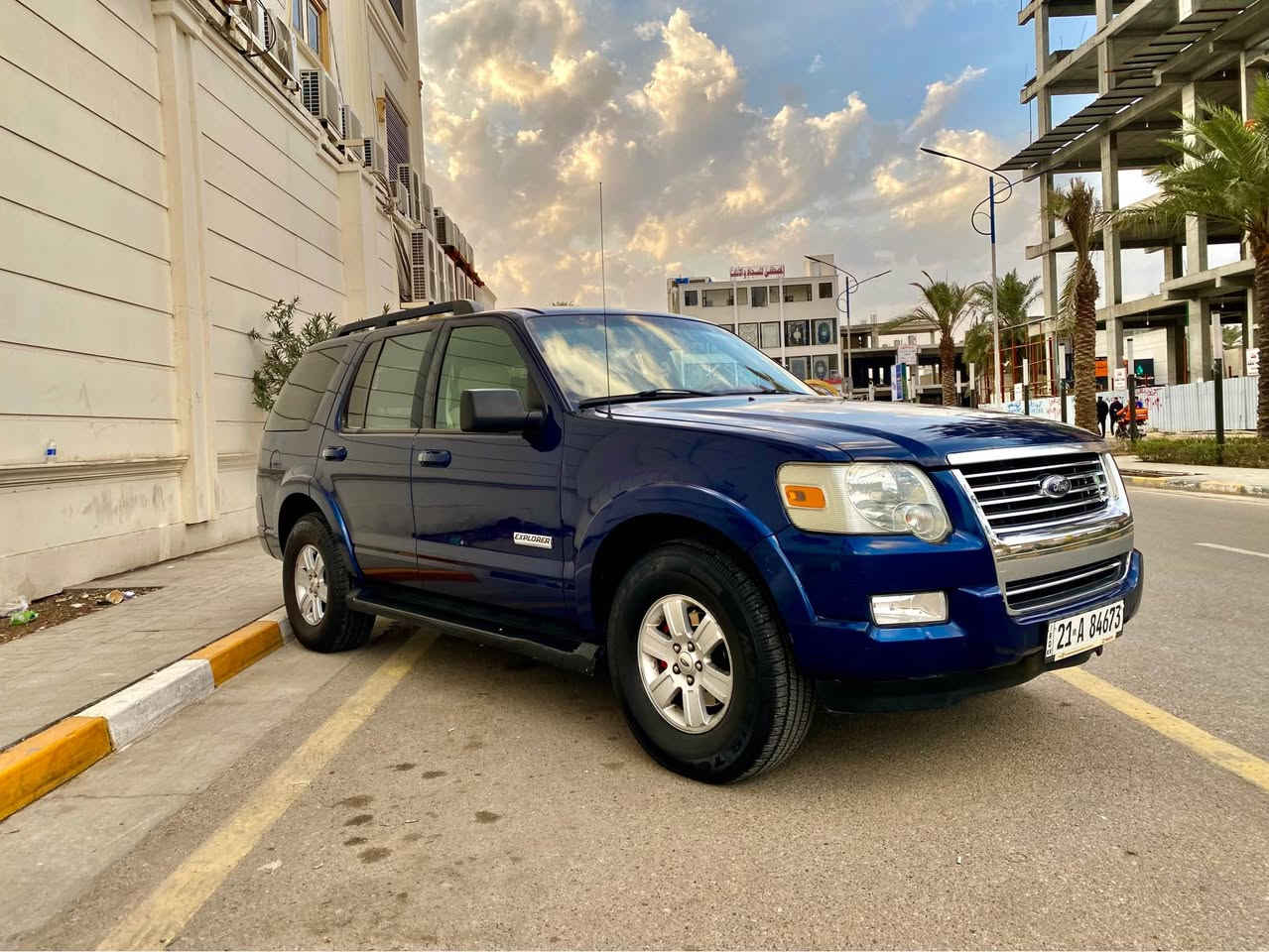 السلام عليكم 
للبيع فورد اكسبلورر 2008  كلين بدون صبغ او تبديل 
مكينه سته سلندر كير ومكينه مكفولات 
خمسه راكب قطعتين تبريد 
شاشه وكامره خلفيه 
تحكمات ستيرن 
كشن سايق كهرباء
تخم تايرات جدد كهربائياتها كلها شغاله 
السياره نظيفه وترايها كلش حلو 
رقم سليمانيه الدولي 
السعر 10500$ وبيها مجال بسيط 
مكاني بغداد
*********** بغداد, العراق

