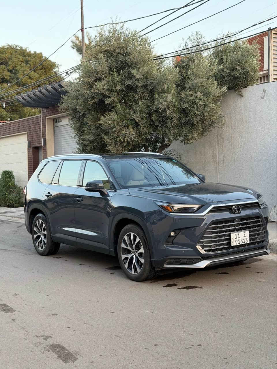 للبيع تويوتا كراند هايلاندر 2024
 السيارة اعلى مواصفات لمتد هايبرد
المواصفات 
بانوراما 
4 مقاعد تدفئة و تبريد
دجتل (عدادات الكترونية)
3 شاشات 
مقاعد جلد و كهرباء
رادارات (امامي+خلفي+جانبي)
قيادة ذاتية 
سستم صوت jpl
لايتات led متحرك
تدفئة ستيرن 
صندوق كهربائي
بردات بل ابواب 
مقاعد منفصل vip
حادث السيارة فقط كسر بالدعامية الامامية و مصلح علكدهة و مصبوغ الباقي مكفول
السيارة ماشية 7 الف 

السعر 43 الف دولار بيهة مجال قليل 

للاستفسار ***********
*********** بغداد, العراق
