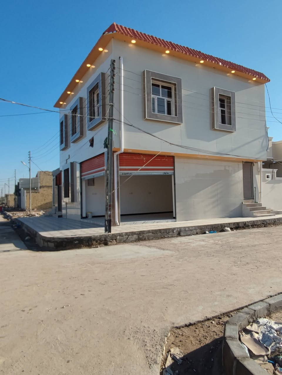 بنايه ركن عله شارعين وعله ساحه
المساحه : 130 متر بالاسكان الصناعي قرب الحولي
الطابق الاول : يتكون من مشتمل ارضي ومحل للايجار
الطابق الثاني : يتكون من شقق عدد 2
السعر والتفاصيل اتصل ***********
