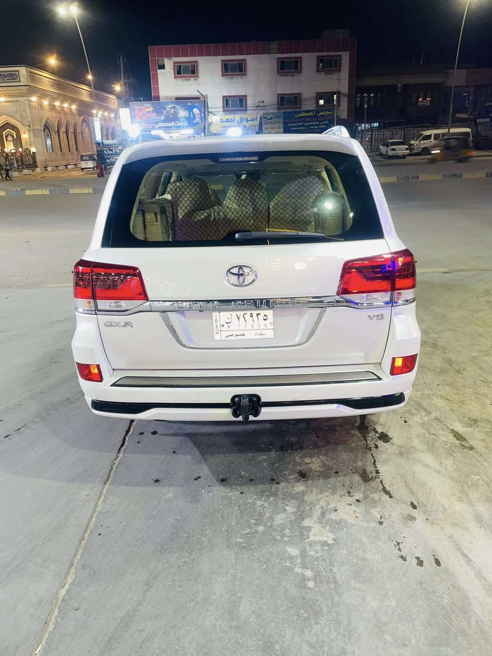 سلام عليكم لاندكروز  فطيم موديل 2016 بيه صبغ ربع لبنيد وباقي سياره مكفول سياره مال جناي جديده معنه لكلمه والله شاهد احله من صور ميكانيك مكفول من كل نواحي تراي كلش حلو مال 24 وسعر لمطلوب 440 وبيه مجال رقم صاحب سياره ***********مكان بغداد
