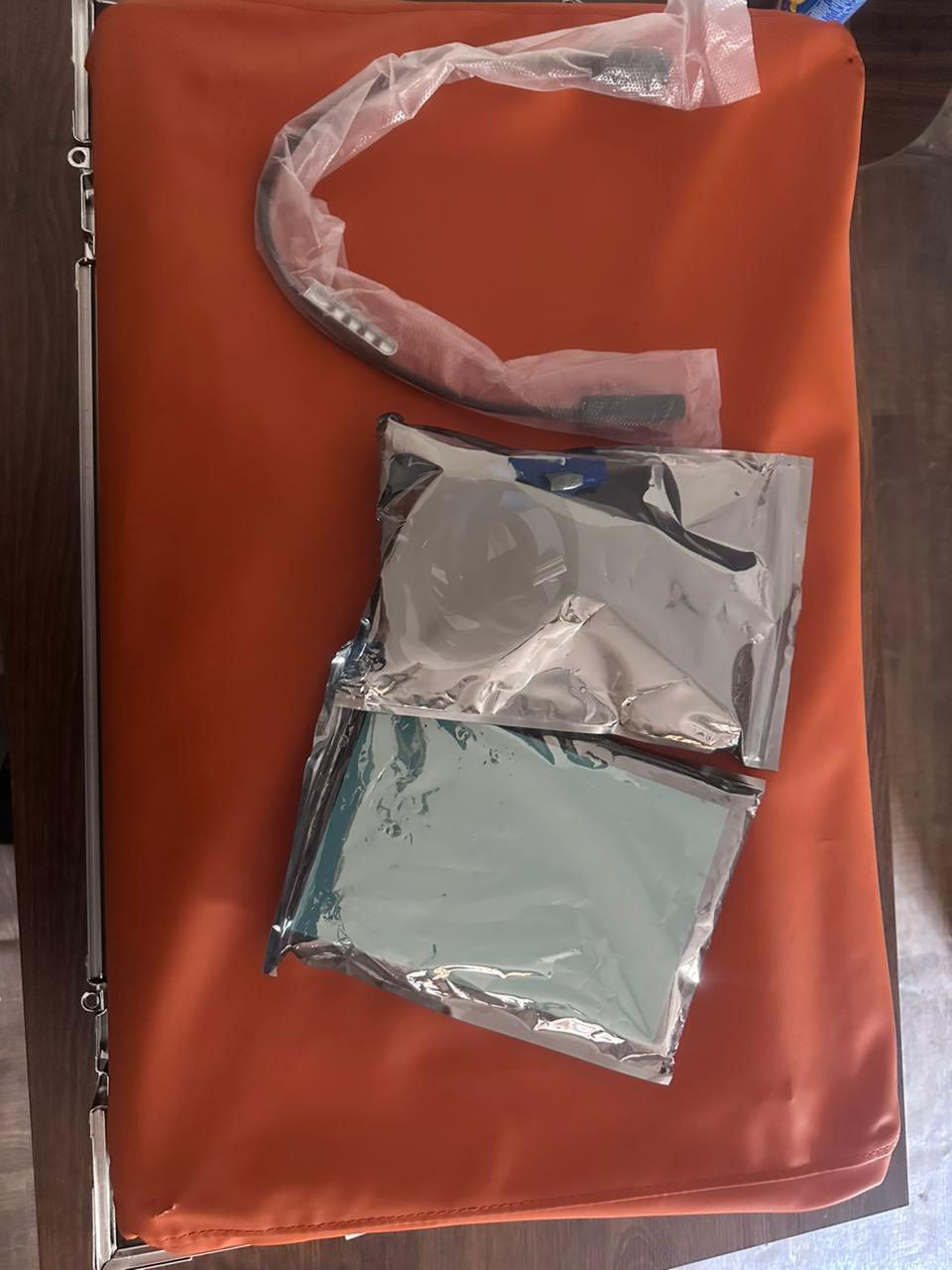 السلام عليكم مكسر تايكر تو جديد ممفتوح بس على كد الفحص مع الراك مالته سعره 1300$ 
***********
