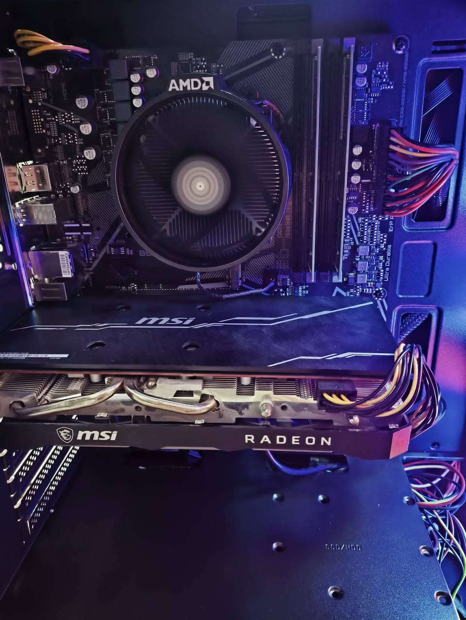 السلام عليكم
كيس فقط

 نص الاغراض جدد

Cpu ryzen 5 4650g

M.b gigabyte b550m k new

Vga msi rx 5700 8gb

Ram 16gb 8+8 2666 king stoon 

Ssd 256gb new

Hdd 500gb new

Cooler cpu stock 

Power supply 650 thermaltake RGB

Cas 3fan RGB new

Windows original 10 or 11 مفعل بالمذربورد

السعر 600 قفل بغداد م الصدر الاورفلي 

***********
