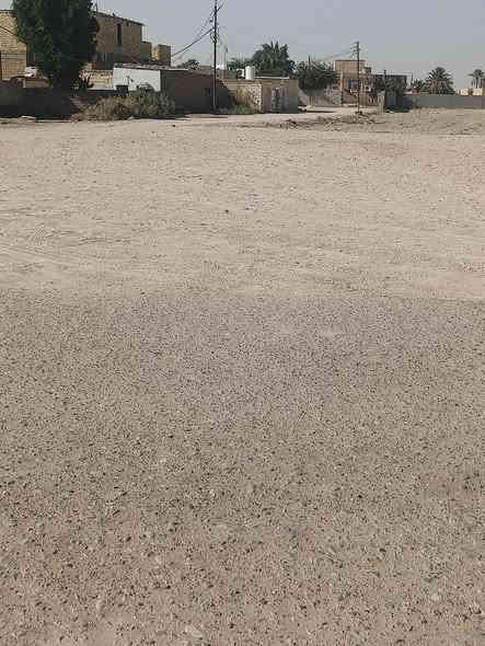 السلام عليكم قطعه لبيع مساحته ٣٠٠متر ركن مدفونه ومحدوله شارع تبليط ماء كهرباء بل بعضم وره سجه قريبه عله شارع العام سعر ١٨ وبيه مجال ***********
