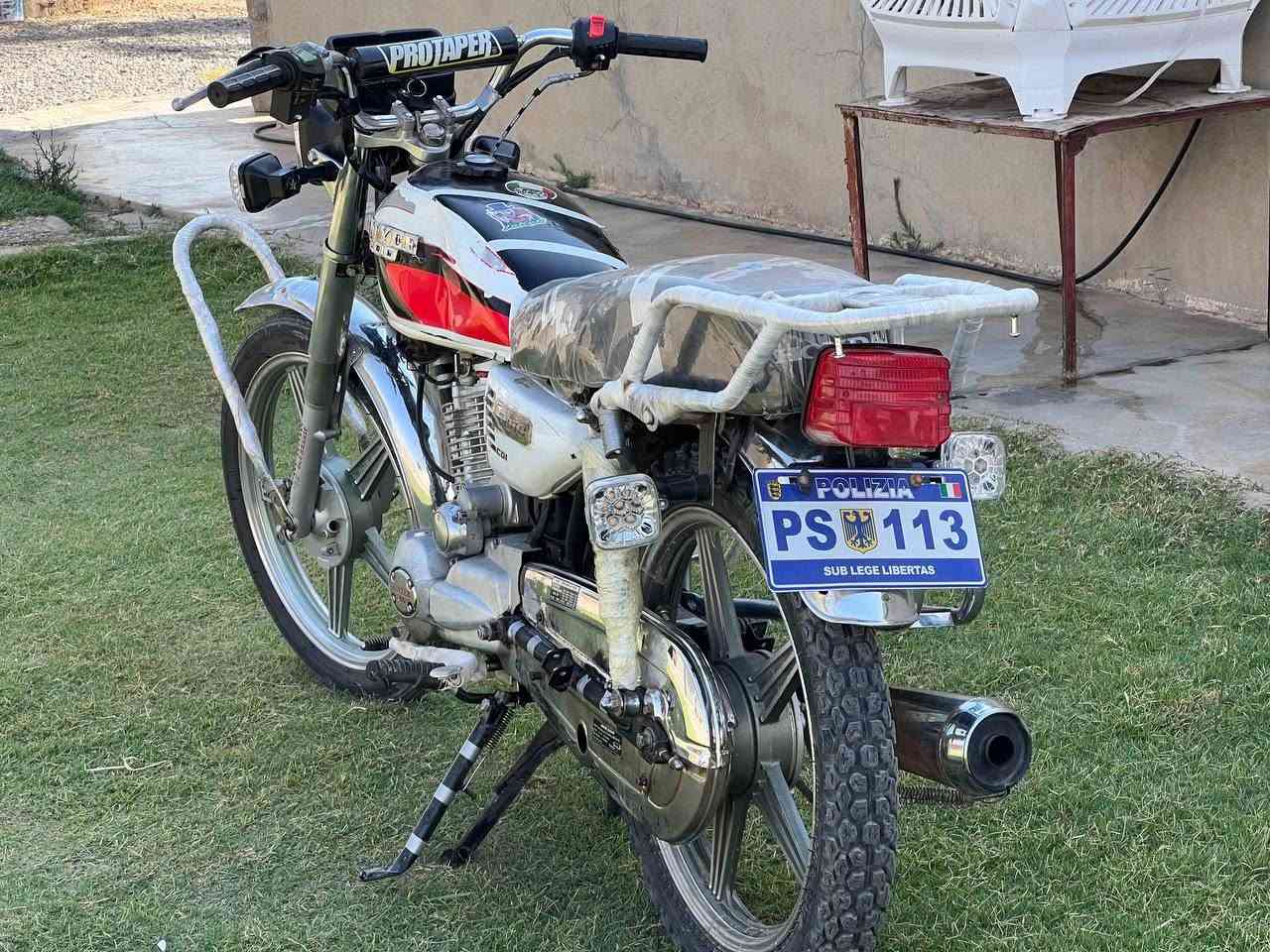 السلام عليكم موطور للبيع جني محرك 200cc كهربائيات كلها شقاله سلف شقال (السعر 350 بي مجال ) المكان القياره قريه الحاج علي ما متواجت خاص (***********)
