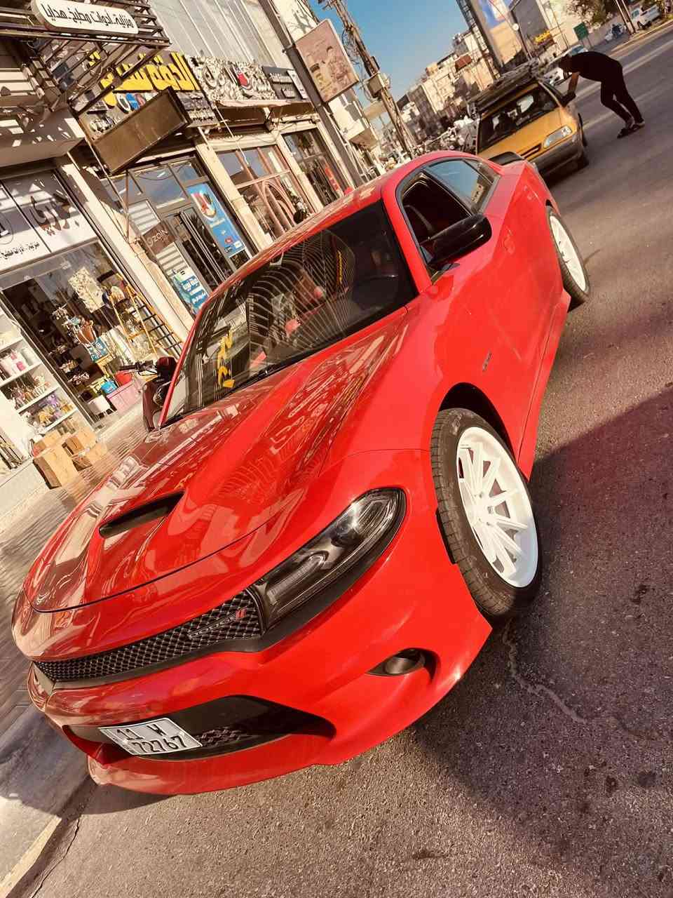 السلام عليكم ورحمة الله وبركاته رمضان كريم
جارجر ارتي موديل2021 رقم بغداد انكليزي
لون احمر طماطي بسمي تحويل ثاني يوم 
اخوان السياره بيه جاملغ خلفي وقبق الصندوك فقط بدون دواخل وباقي السياره كله كفاله السياره جاهزه من كلشي حداديه كير مكينه كله جديده السباره احلى من الصور ومتعوب عليه ماشيه 80 الف ميل وقابله للزياده و السونار موجود  بالصور 
اني عارضه 220 وبيه مجال بسيط 
مكان السياره كربلاء الحسينيه 
للاتصال ***********
