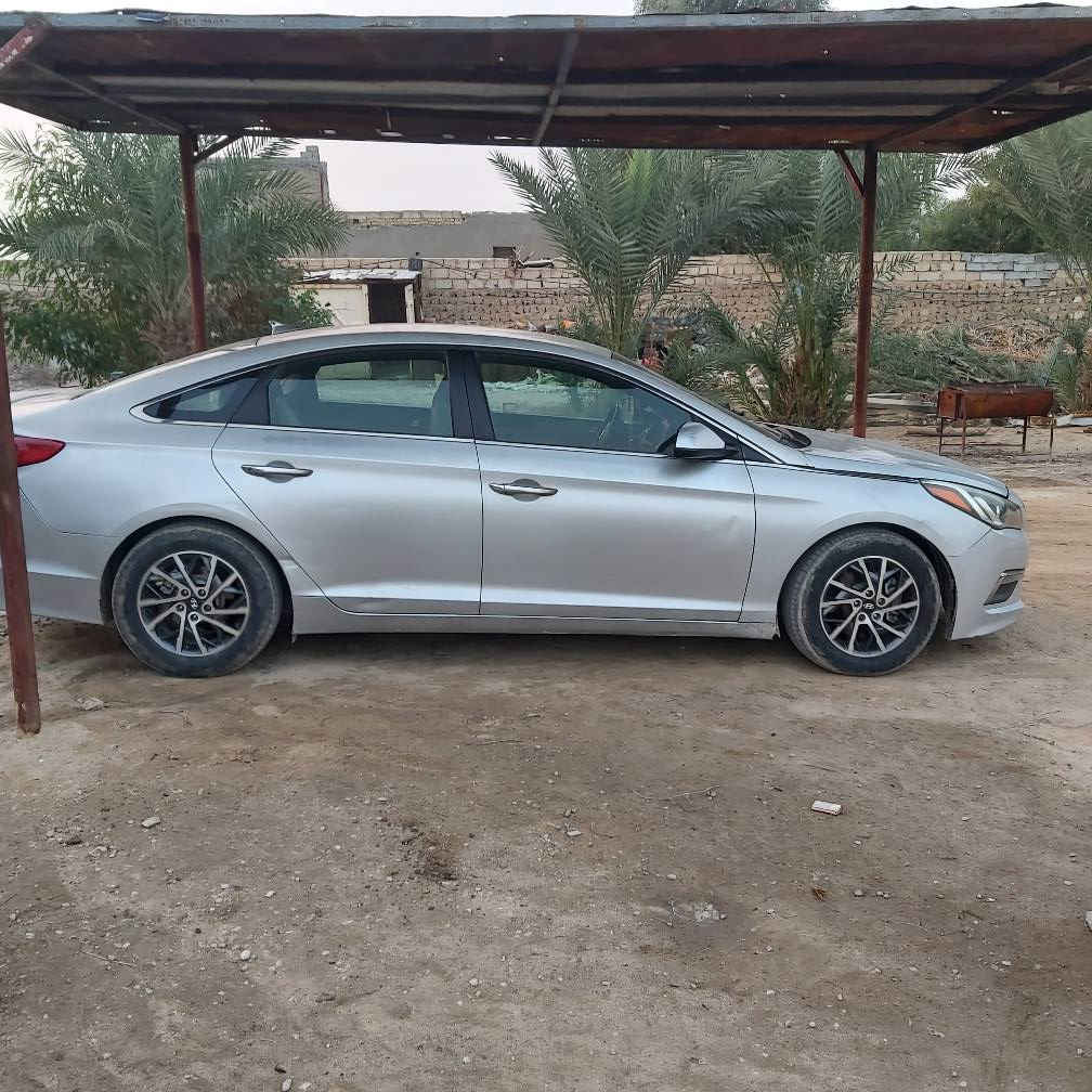 سيارة سوناتا ٢٠١٥ وارد امريكي هزة وسنوية وتخم تاير وباتري جديد رقم انكليزي بابل بإسمي وتحويل ثاني يوم 
مكينة جديدة توها مبدلة مال تفصيخ ٢٤٠٠ gti السيارة بانزين عادي كلشي ما بيها لا تونز ولا غيره 
السيارة بيها جاملغ أمامي اليمين وجاملغ خلفي اليسار بيها رشات صبغ بسيطة ابيع مصبوغ عام بيها طبرة بالتكم واكع عليها عمارية واضحة بالصور كدامكم السيارة محدثة ويلكب ١٧ وبجم ١٧ السيارة مفولة عدا الفتحة 
مكاني نجف خلف مديرية المرور
الرقم ***********
السعر ١١٠ وبيها مجال للشراي النجف, العراق
