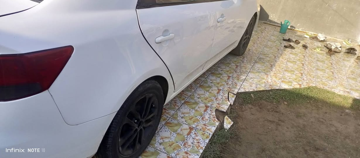 السلام عليكم ورحمة الله وبركاته سيراتو ٢٠١١ رقم اربيل الجديد وكاله عامة تحويل مباشر مكينة وگير بحالة جيدة صدر وتخم تاير وداخل جديد كهربائياتها شغالة من عدا التبريد منظومة كاملة بس غير شغالة السيارة بيها ٦ قطع صبغ ابيع حزام بدون دواخل من عدا اكو داخل بالباب مال السائق شوية السيارة جاهزة وحلوة وما متعوبه السعر ٧٥ ورقة وبيه مجال مكاني بغداد اللطيفية رقم الهاتف *********** و ***********
