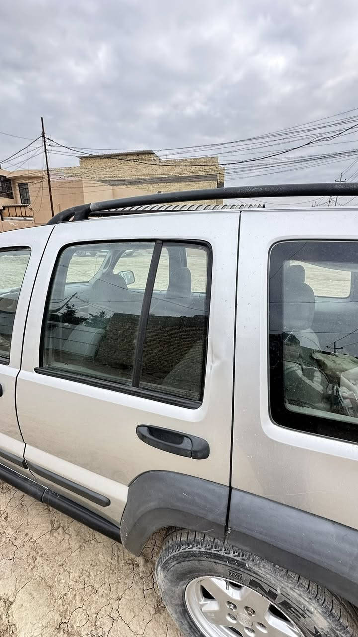 جيب ليبرتي 2007 حداديه جداد 
لا يتأت جدد السياره بنزين + منظومه غاز 80 لتر شد حكومي خير من الله 
رقمها ديالى السياره بسم عمي تحويل بنفس اليوم مكاني نجف  السعر 90 

واتساب واتصال   ***********
