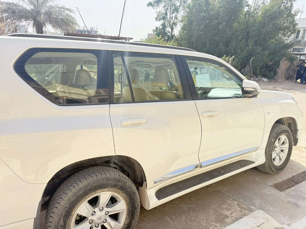 للبيع 
برادو TXL موديل 2023 رقم بغداد بأسمي ماشية 22 ألف حقيقي بعدها بضمان شركة تويوتا من صيانة مجانية وتبديل دهن وغيرها السيارة جديدة عدا مكان بارد كلش زغير ومامبين نهائي وسونارها مرفق بالصور مكانها ديوانية سعرها 45 ألف دولار اي استفسار اتصل ***********
