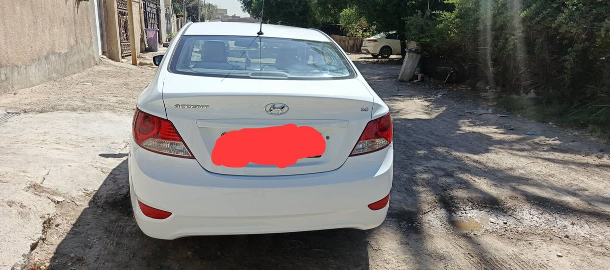 اكسنت خليجي ٢٠١٤ ماشية ١٢٢ بيها جاملغ امامي وبيها بارد السعر ٩٠ وبيها مجال ***********
