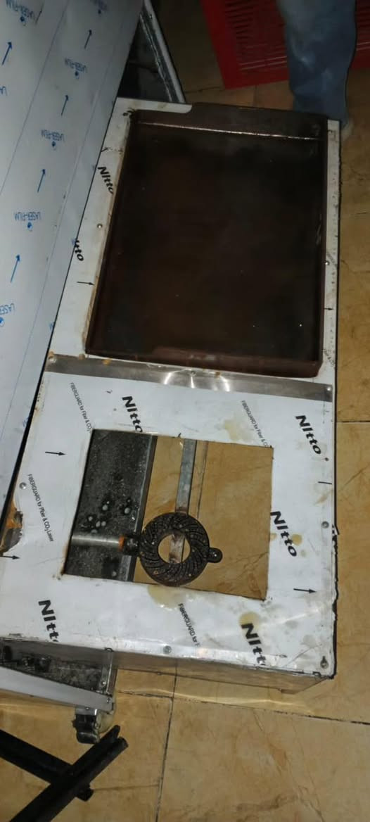 السلام عليكم غراض مطعم غير مستخدمه 
طباخ عدد 2
دفايه طعام 
بلانك عدد 10 مع الغطاء 
جدر كبير عدد 6
طاوه عدد 4
جفجير عدد 3
جمجمه عدد 3,
كريل بركر+فنكر 
مصافي بلانك عدد 2
للأتصال والأستفسار على السعر على الرقم ***********
