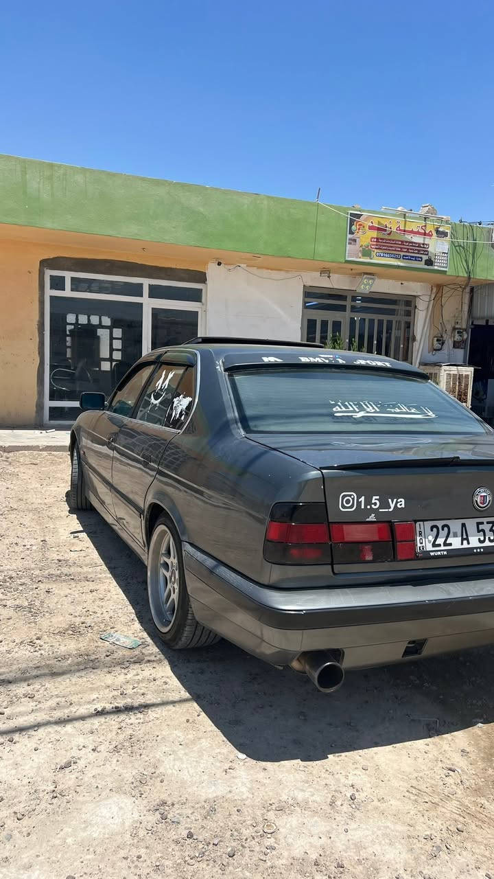 بي ام دبليو موديل 1990 حجم 525i اصل مسكر فانوس كير ومحرك وصدر شرط مصبوغه عام 
تبريد شغال 
غرفه جديده 
ويل M اصلي
دعاميه اماميه M
كهربائيات كلها شغاله 
فتحه سلايت
تخم تاير جديد 
رقم شمالي باسمي سنويه لل31
عليها اكزوز رياضي على الريموند 
السياره نصبتها كلش حلوه 
مكاني الانبار فلوجه
مرواس حسب القناعه


**إذا كنت صاحب هذا الإعلان وتريد حذفه لأي سبب، رجاءا أرسل رسالة إلى الدعم الفني**