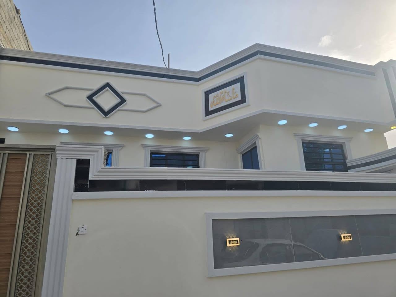 ***********يتوفر الدينا بيت للبيع في ابي الخصيب حمدان شارع مركز حمدان قريب من جامع التقوى خالف مصتوصف حمدان يبعد عن سوق اومصتوصف حمدان 3داقيق طابو زراعي عراقي سند 25وكله ونسخه من طابو مباشر تكاتب معا ابو طابو عراقي موجود مساحة البيت 175متر يحتوي على 2غرف منام وصاله اوديوان اومبطخ اوكراج بيت بناء جديد شغل دراجة أولى جميع الخدمات منطقة متكاملة مغلفة البيت 93او قابل اللتفاوض مكان كلش حلوة إلا ستفسار رقم الهاتف فقط ***********
