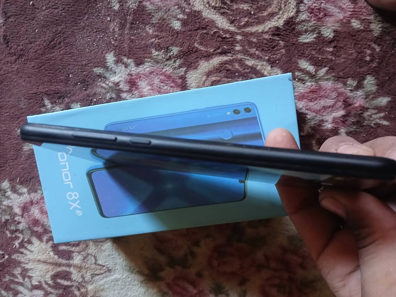 هونر x8 جديد بي فطر بشاشة خفيف ما مثر عل جهاز لمسة حلو ومابي شي السعر 70وبي مجال مكاني بغداد جسر ديالى ***********
