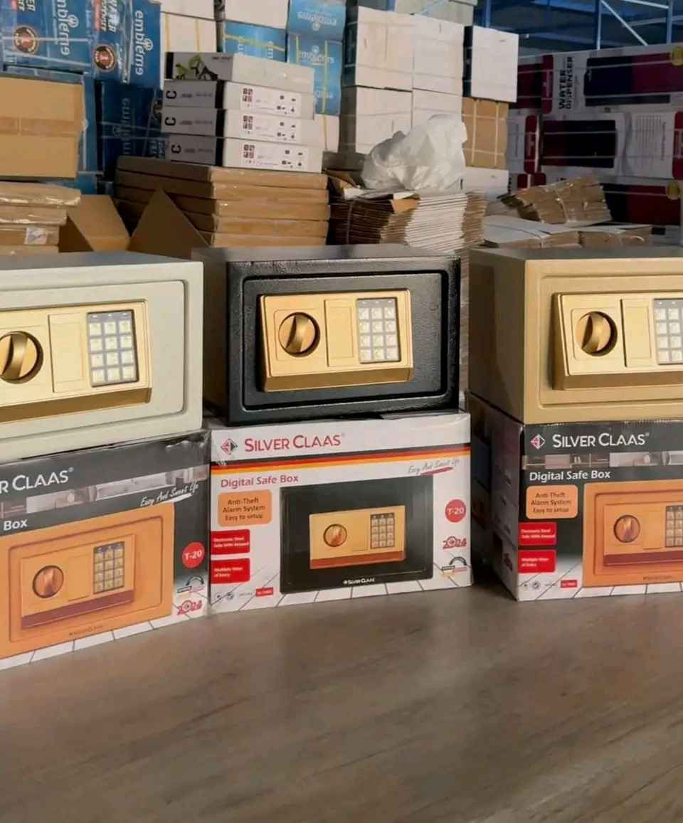 قاصة حجم صغير من سلفر كلاس

قاصة مثالية للاستخدام المنزلي

يوفر صندوق لحفظ الآمن

هيكل خارجي من المعدن عالي الجودة

يمكن وضع رمز حماية مكون من 1-8 أرقام

يتوفر خدمة توصيل لجميع المحافظات بغداد, العراق


**إذا كنت صاحب هذا الإعلان وتريد حذفه لأي سبب، رجاءا أرسل رسالة إلى الدعم الفني**