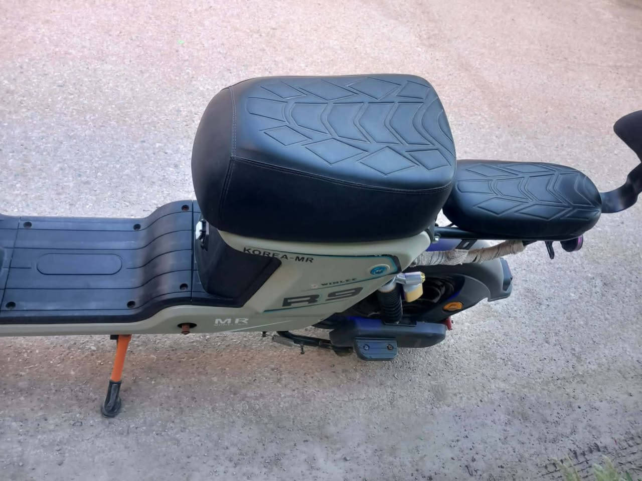 للبيع ار9 بطاريات خمسه لوحده 32 امبير السعر خاص رقم التلفون ***********
