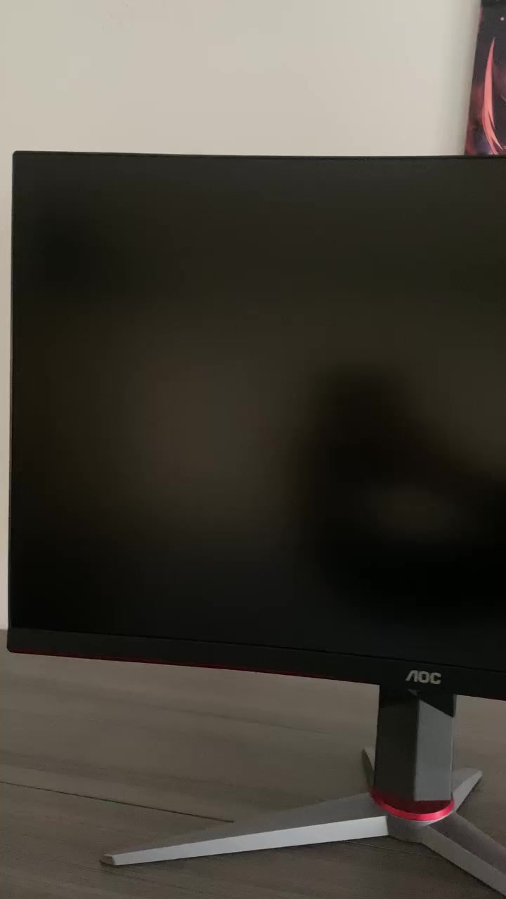 شاشة : AOC C27G2Z
مكلف بالنشر 
رقم صاحب الشاشة : ***********
…….
شاشة استعمال بسيط جدا ونضافة 100‎%‎

الحجم والدقة
• حجم الشاشة: 27 إنش (منحنية 1500R)  
• الدقة: Full HD – 1920 × 1080 بكسل  
• نسبة العرض: 16:9  

اللوحة والتدرج اللوني
• نوع اللوحة: VA (تباين عالي وألوان مشبعة)  
• عمق الألوان: 16.7 مليون لون  
• نطاق الألوان: تغطية sRGB ~120 % تقريبًا بحسب مصادر  

⸻

⚡ الأداء (الـ Gaming)

• معدل التحديث: 240 Hz    
• زمن الاستجابة: 0.5 ms (MPRT)    
• تقنية المزامنة: FreeSync Premium / Adaptive-Sync    
• دعم G-Sync Compatible (توافق مع بطاقات NVIDIA)  

⸻

🔆 جودة الصورة

• السطوع: حوالي 250 – 300 cd/m²  
• نسبة التباين: 3000:1 (ثابت)  
• زاوية المشاهدة: 178° أفقياً وعمودياً  
• علاج الشاشة: مضاد انعكاس (Anti-glare)  
السعر قيم بما يرضى الله وبالعافية عليك

