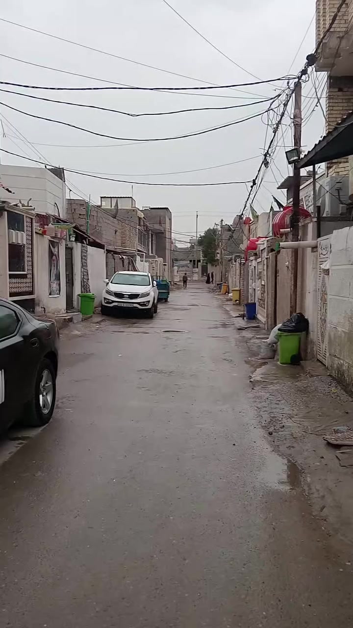 السلام عليكم بيت 100 متر طابقين  قريب علئ الشارع يم أسواق أبو علي رقمي ***********
